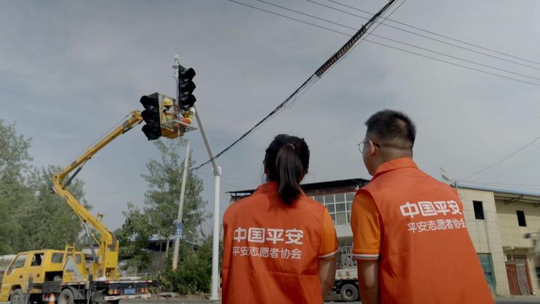 那盏红绿灯,点亮了270个县的平安路